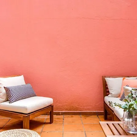 Spacious 3bed W Patio In Graca Apartman