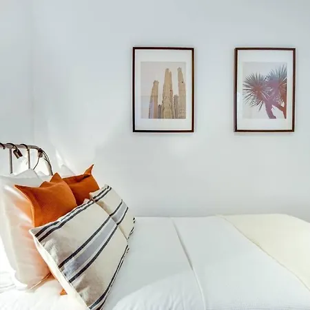 Spacious 3bed W Patio In Graca Apartment