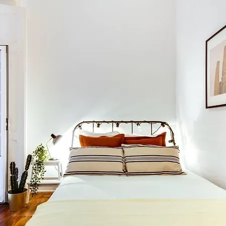 Spacious 3bed W Patio In Graca Apartment